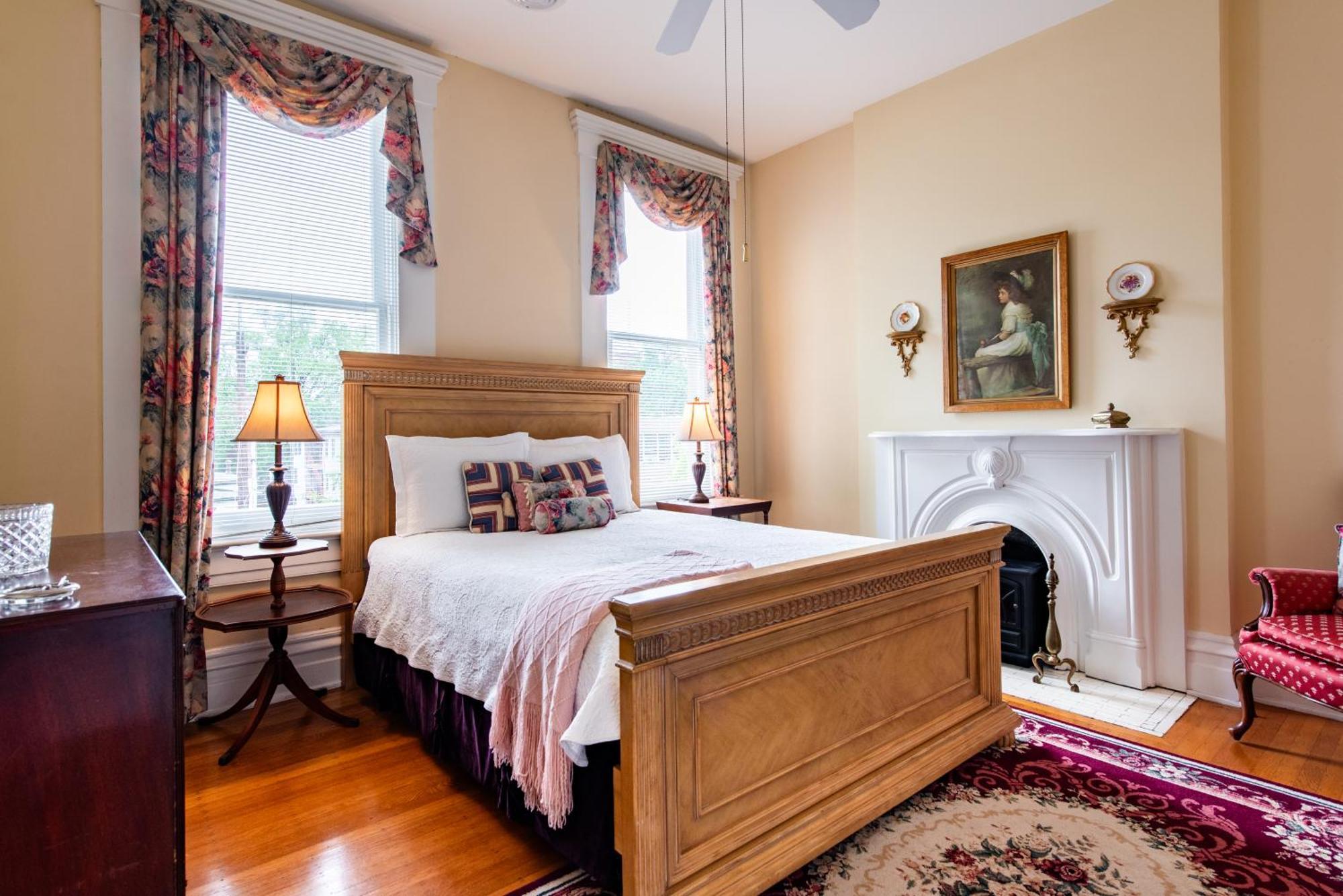 Dupont Mansion Bed & Breakfast ルイスビル エクステリア 写真