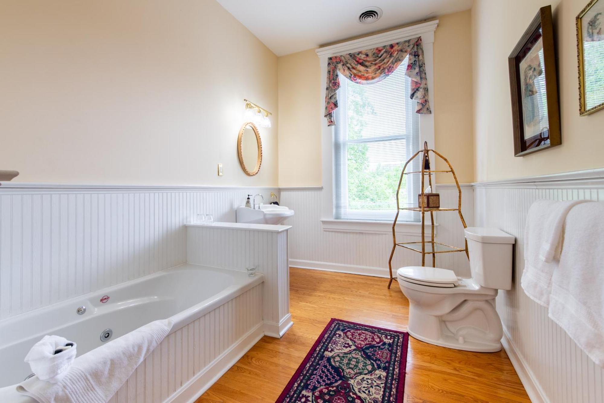 Dupont Mansion Bed & Breakfast ルイスビル 部屋 写真
