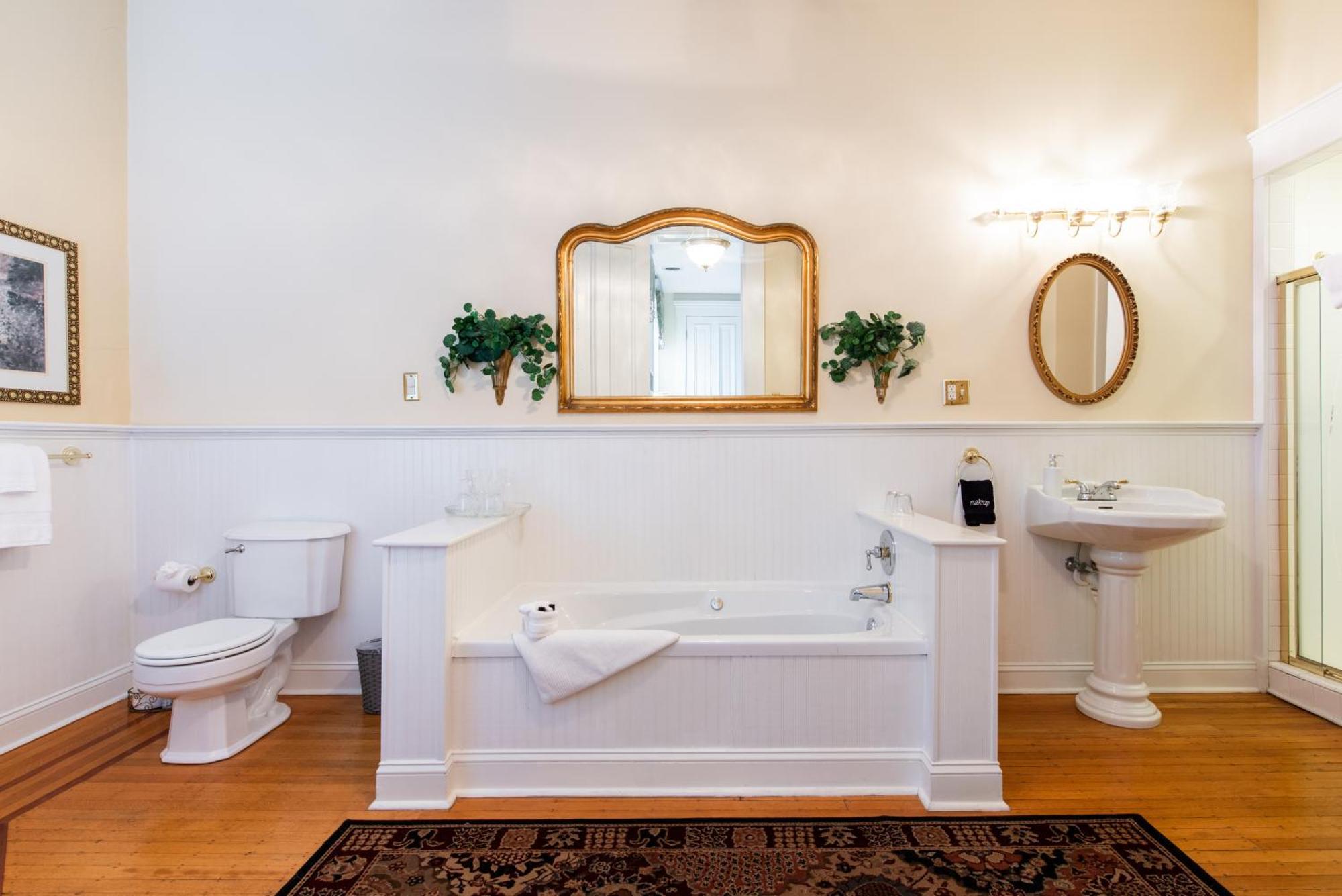 Dupont Mansion Bed & Breakfast ルイスビル 部屋 写真