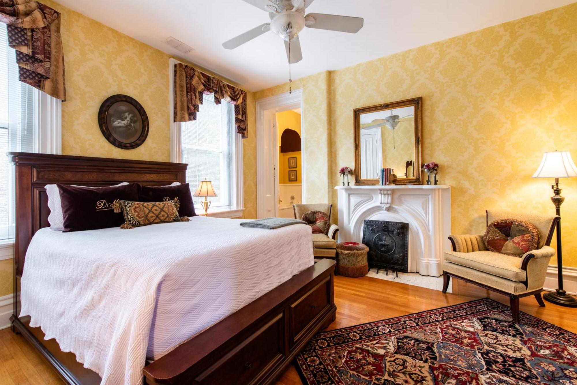 Dupont Mansion Bed & Breakfast ルイスビル 部屋 写真
