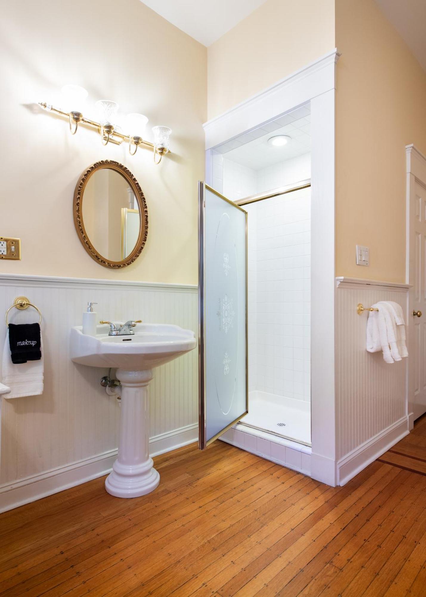 Dupont Mansion Bed & Breakfast ルイスビル 部屋 写真