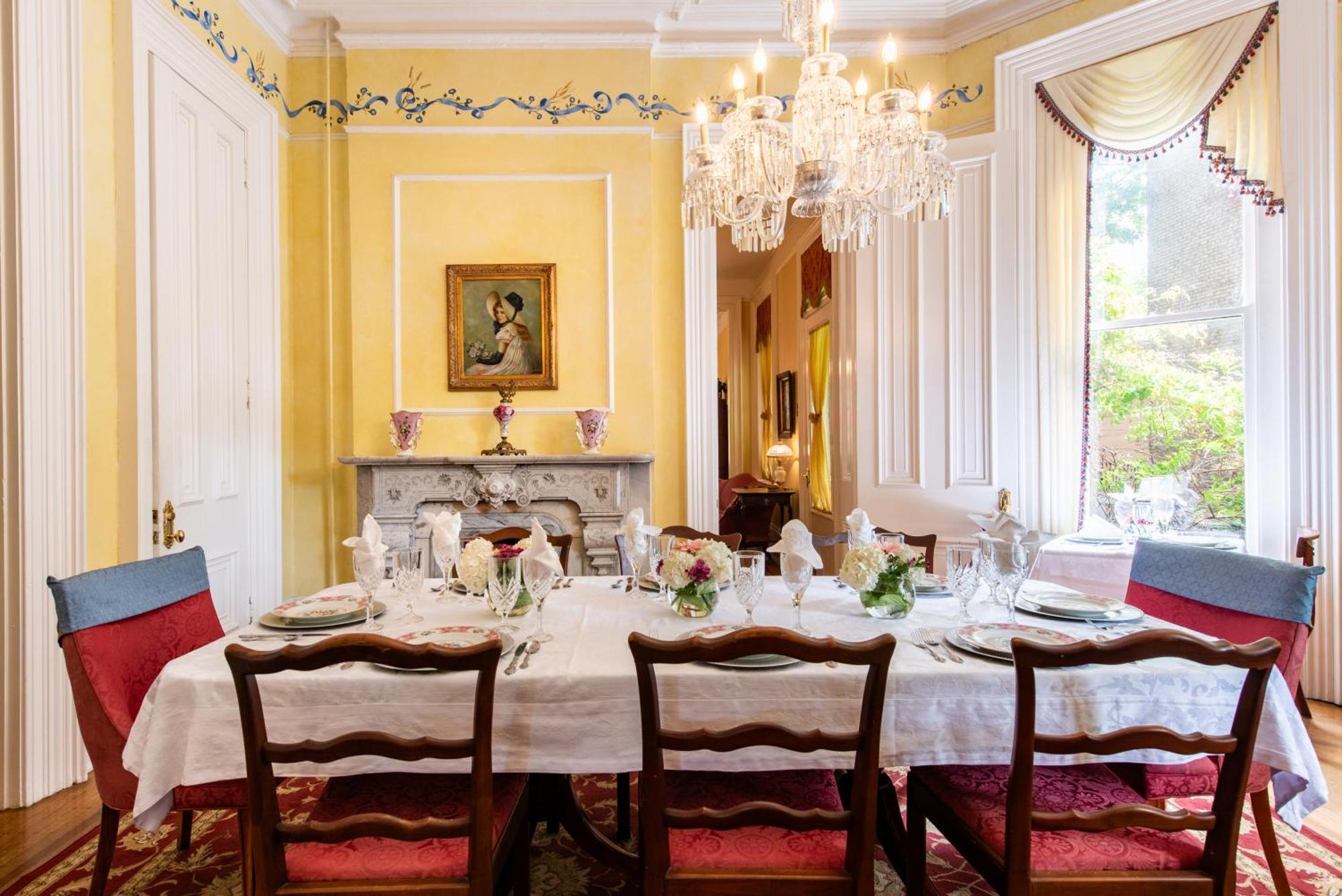 Dupont Mansion Bed & Breakfast ルイスビル エクステリア 写真