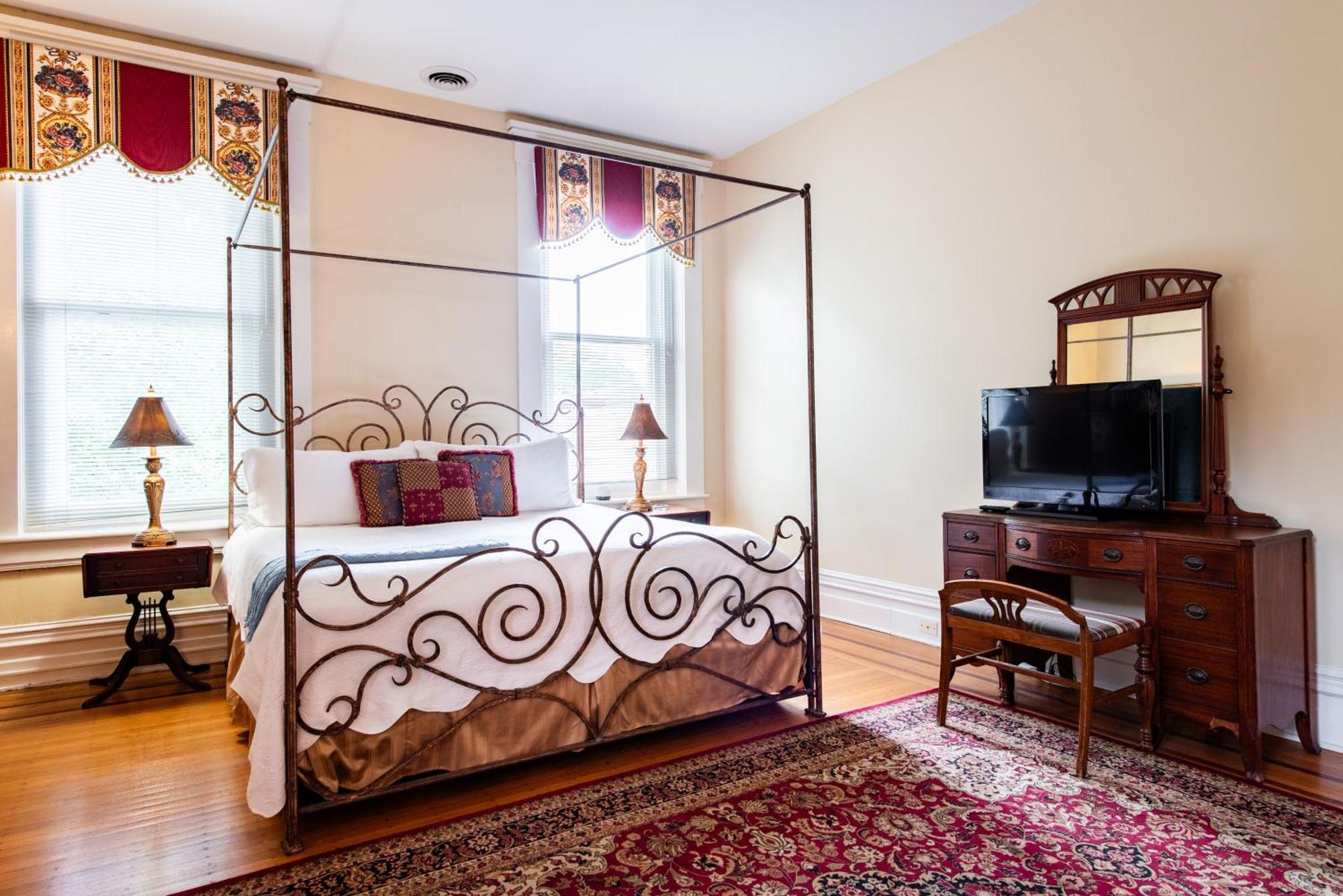 Dupont Mansion Bed & Breakfast ルイスビル 部屋 写真