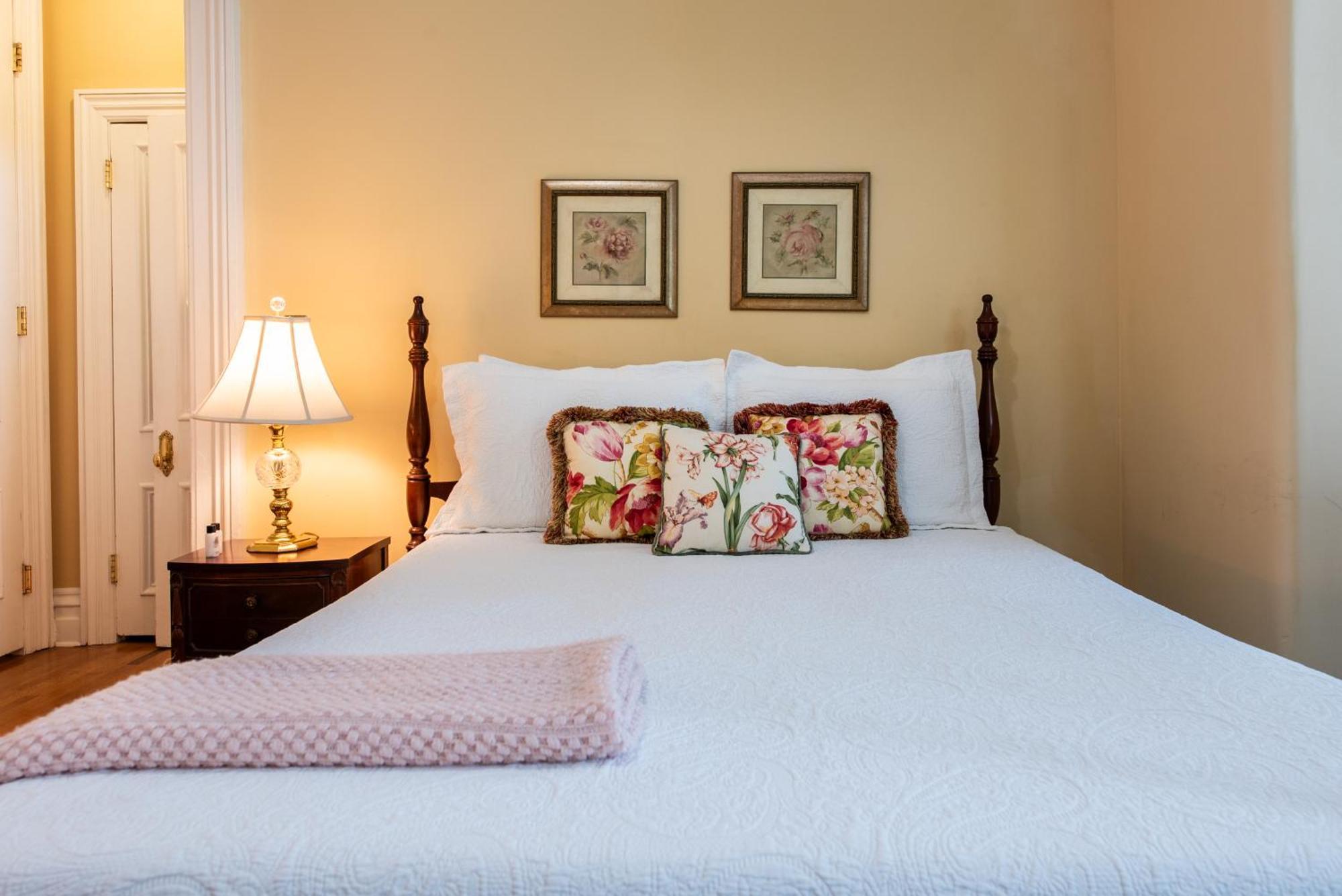 Dupont Mansion Bed & Breakfast ルイスビル 部屋 写真