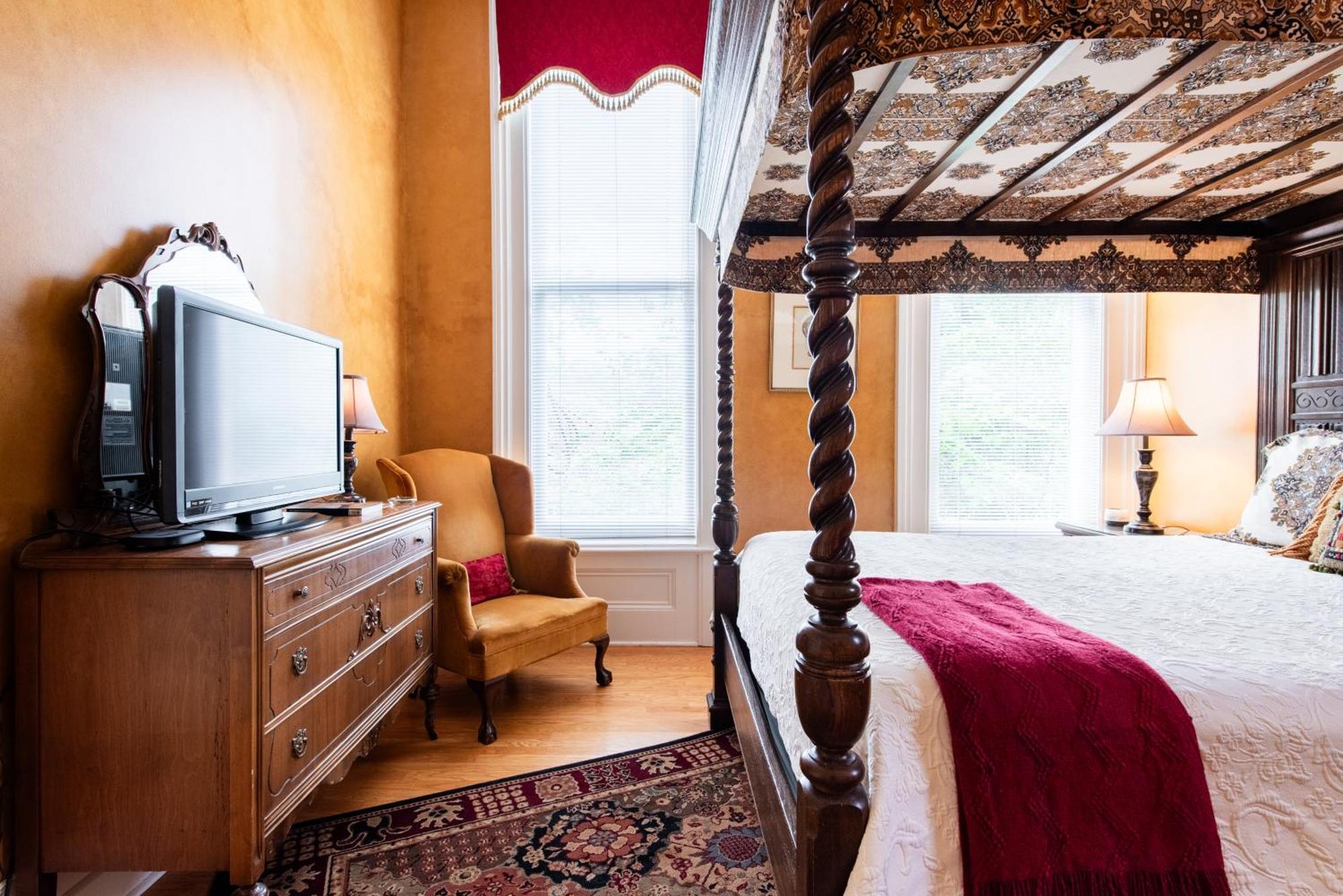 Dupont Mansion Bed & Breakfast ルイスビル 部屋 写真