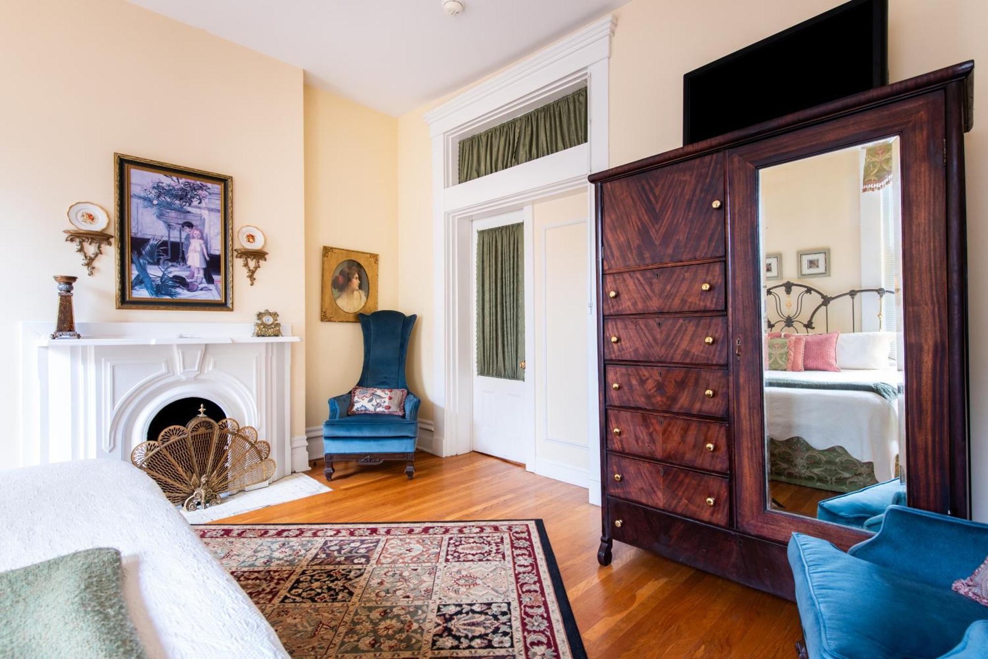 Dupont Mansion Bed & Breakfast ルイスビル 部屋 写真