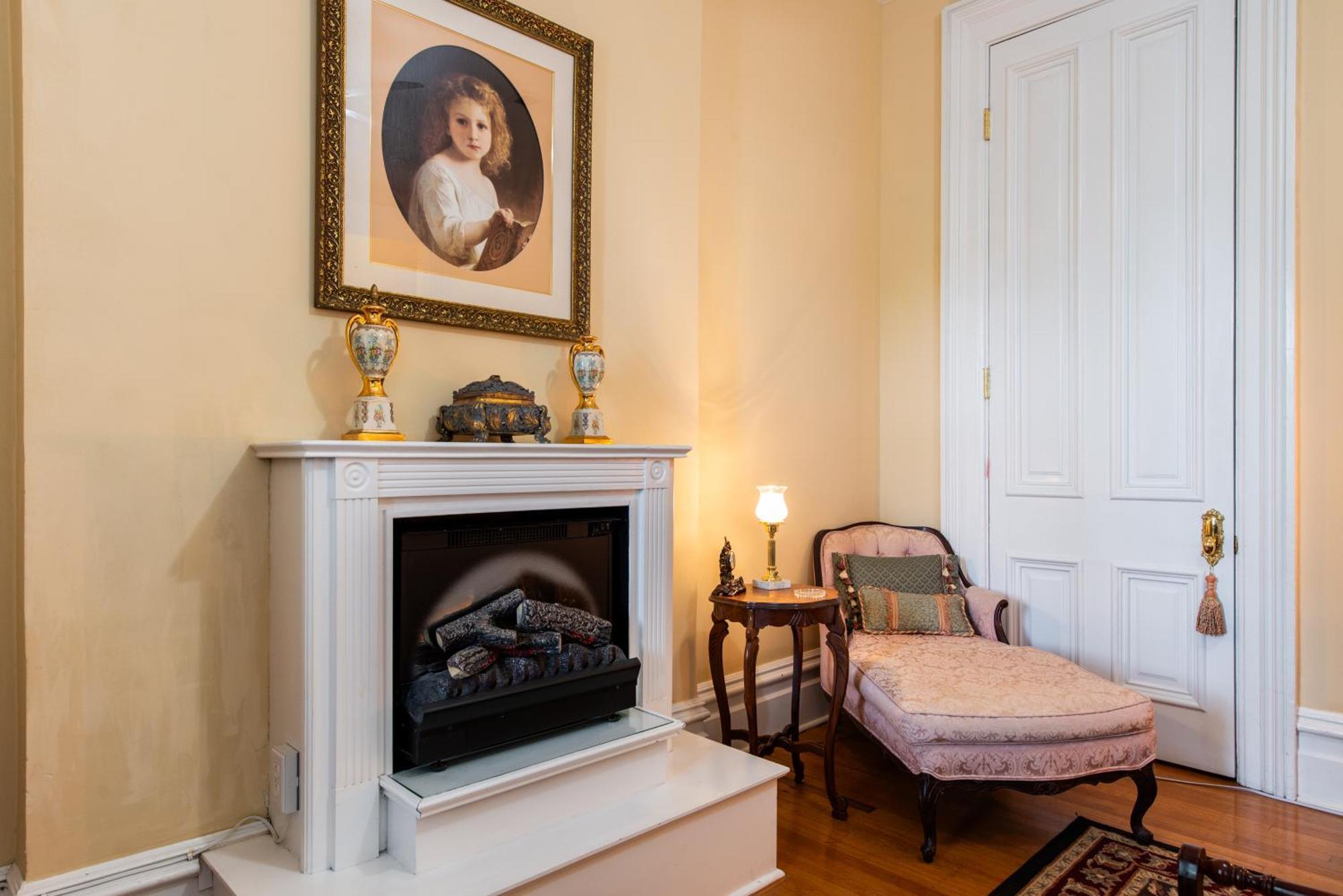 Dupont Mansion Bed & Breakfast ルイスビル 部屋 写真