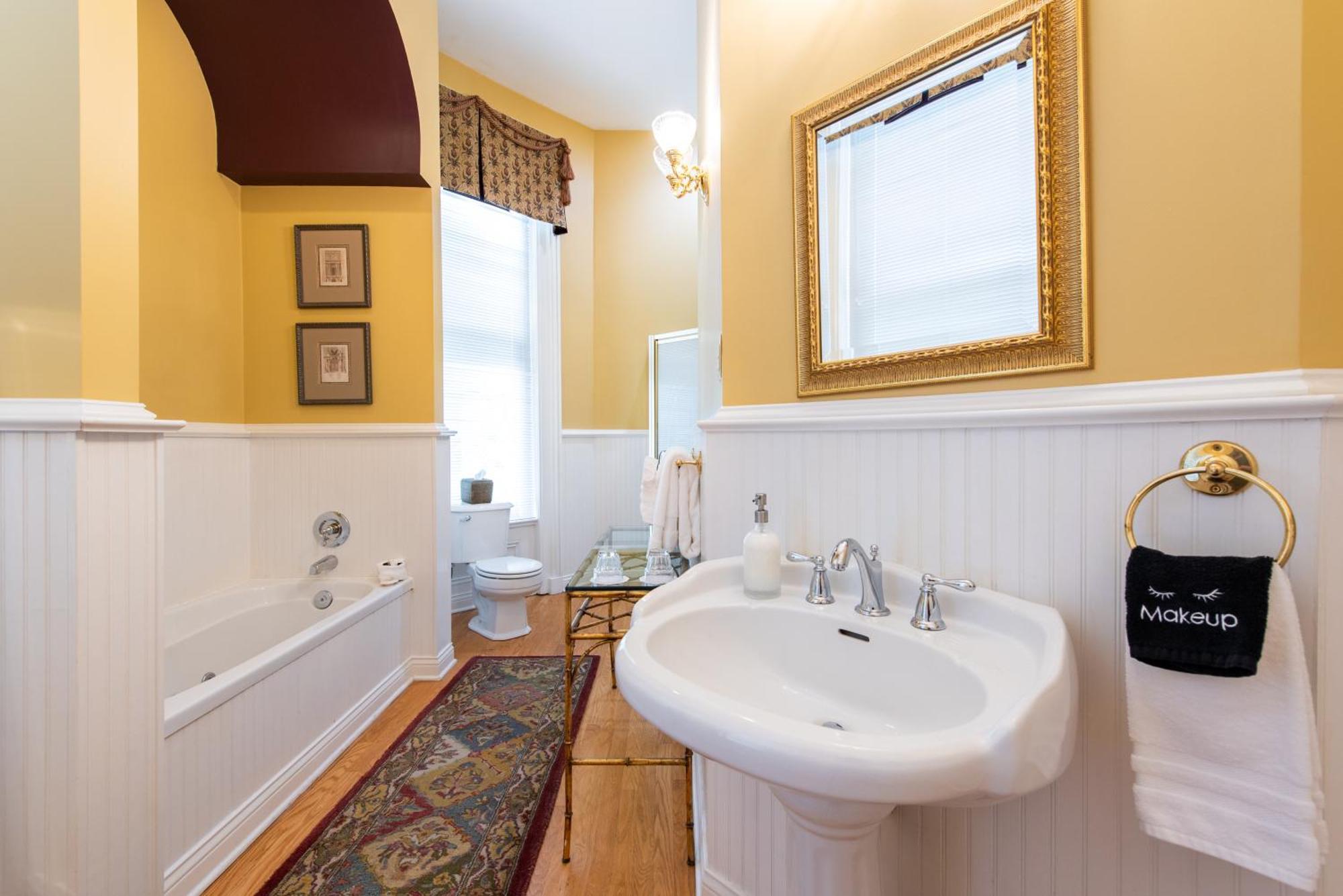 Dupont Mansion Bed & Breakfast ルイスビル 部屋 写真
