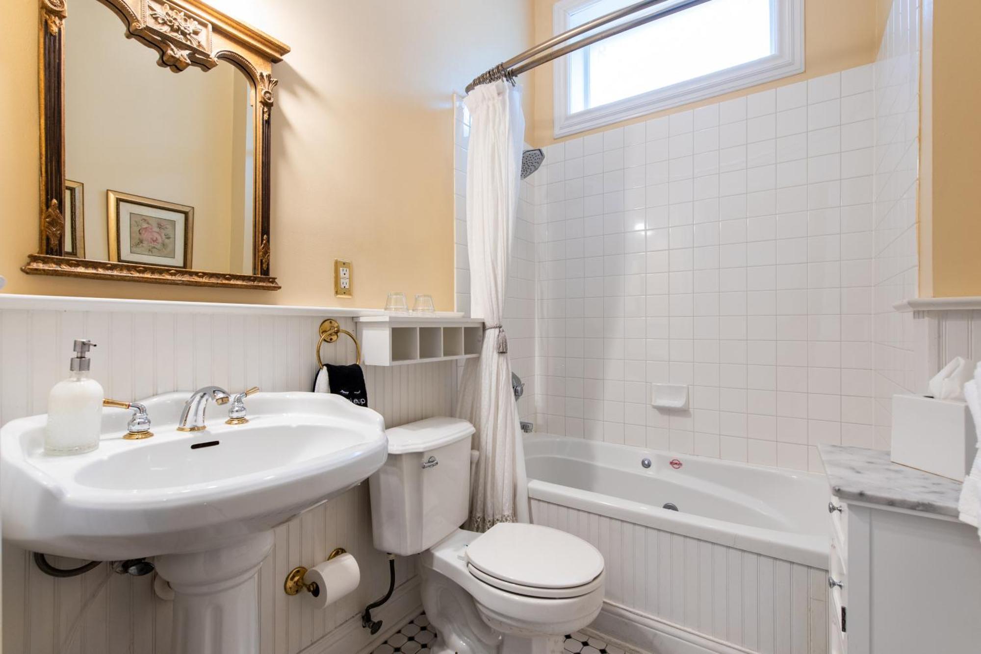 Dupont Mansion Bed & Breakfast ルイスビル 部屋 写真