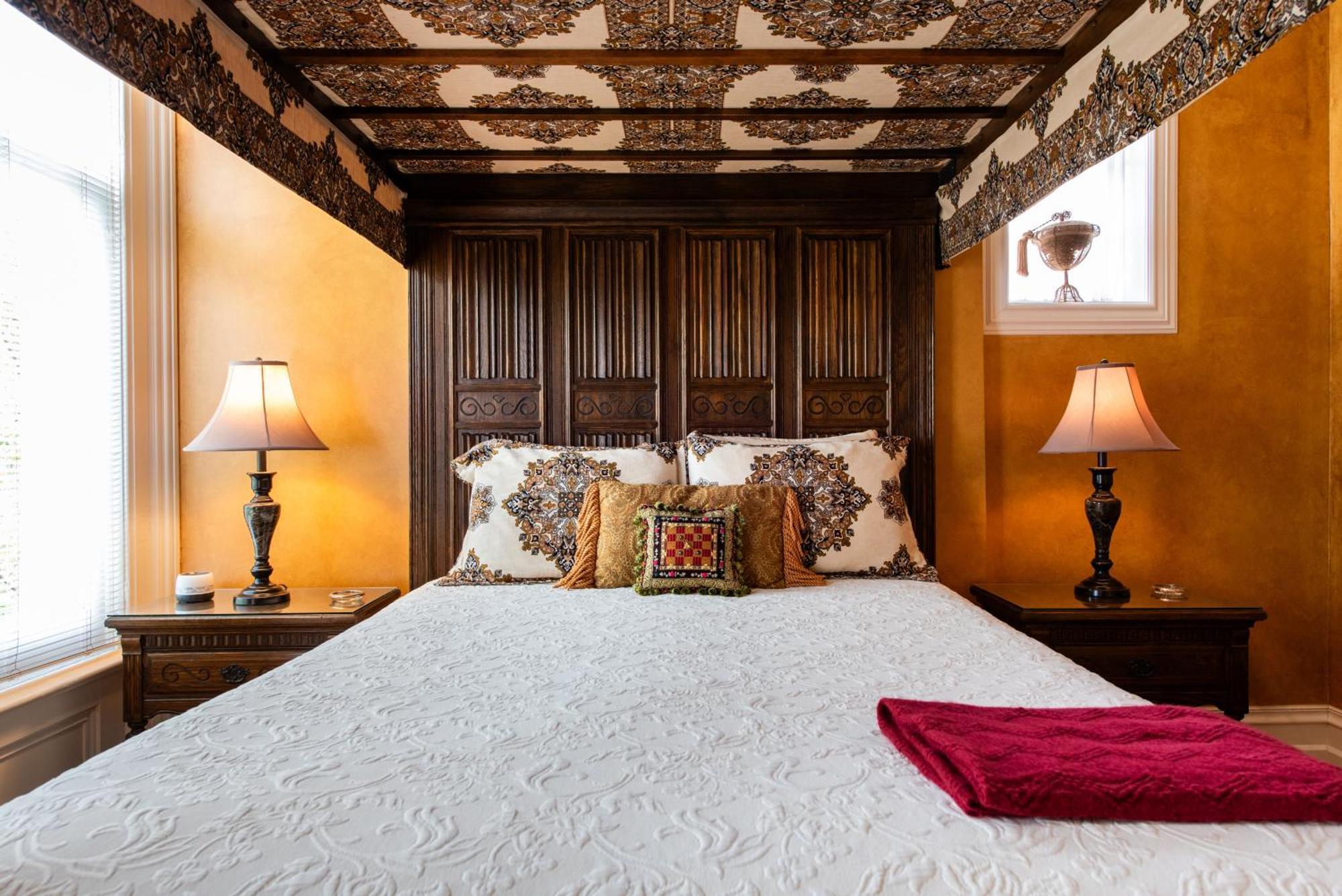 Dupont Mansion Bed & Breakfast ルイスビル 部屋 写真
