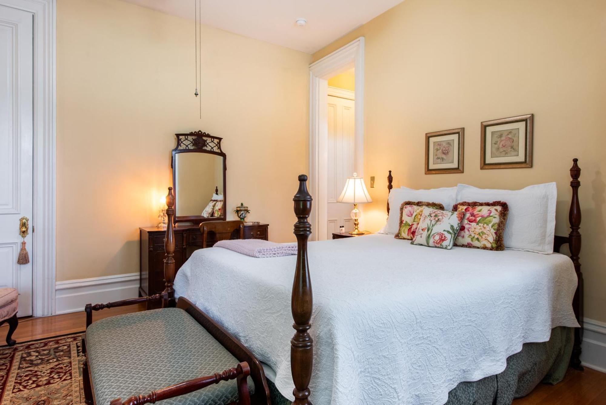 Dupont Mansion Bed & Breakfast ルイスビル 部屋 写真