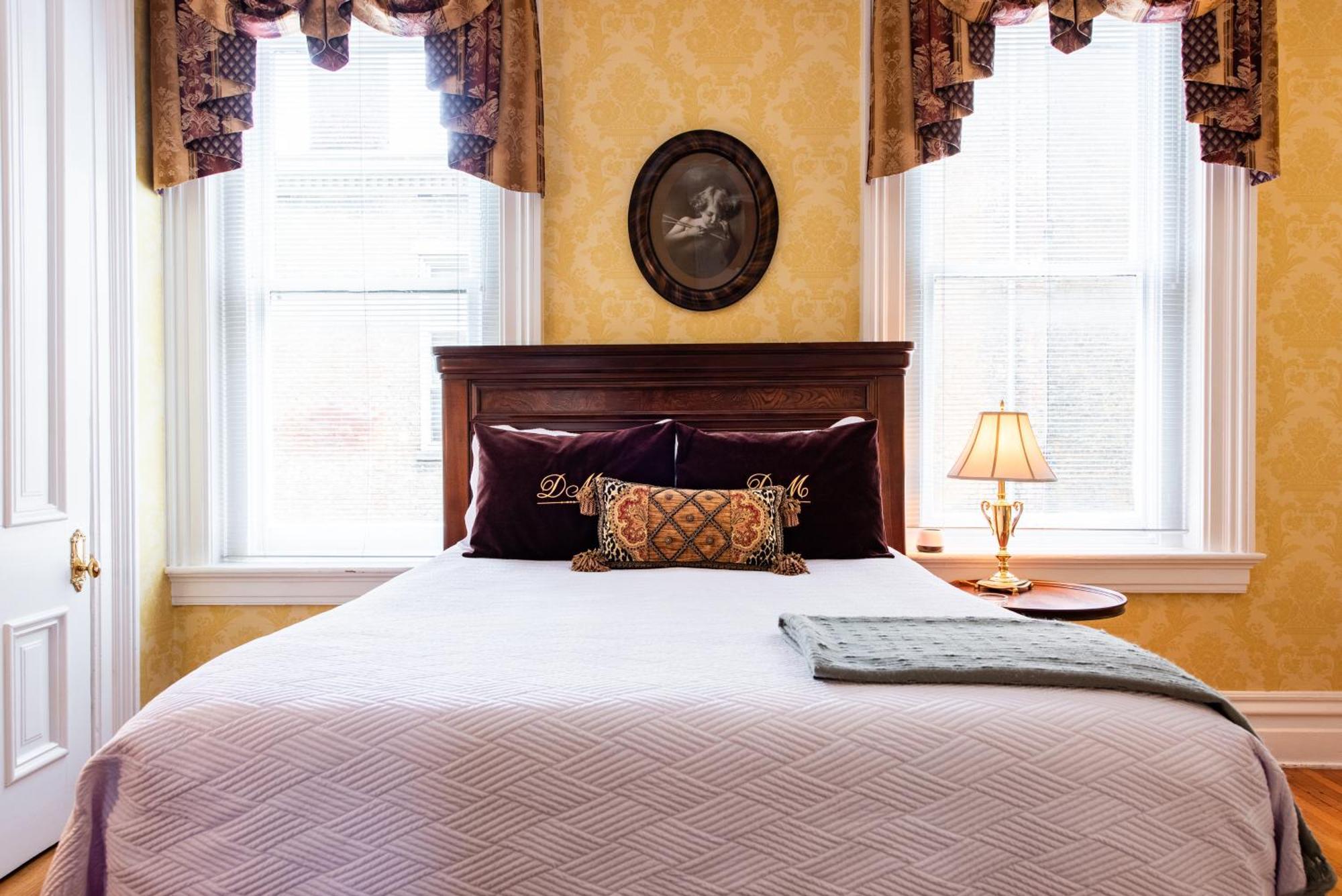 Dupont Mansion Bed & Breakfast ルイスビル 部屋 写真
