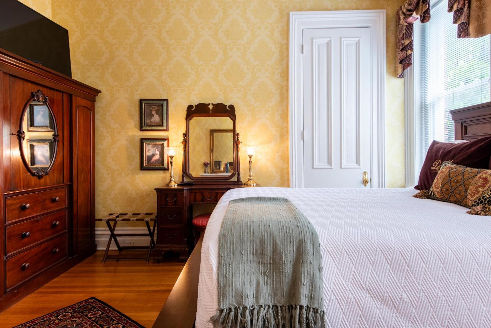 Dupont Mansion Bed & Breakfast ルイスビル 部屋 写真