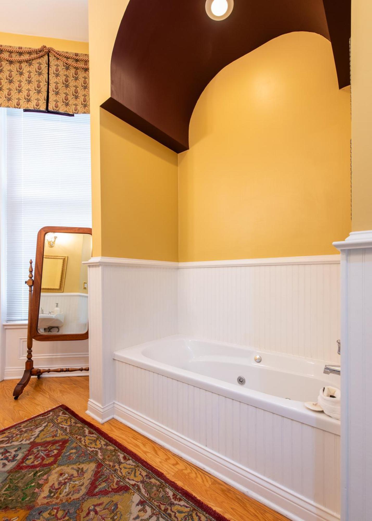 Dupont Mansion Bed & Breakfast ルイスビル 部屋 写真