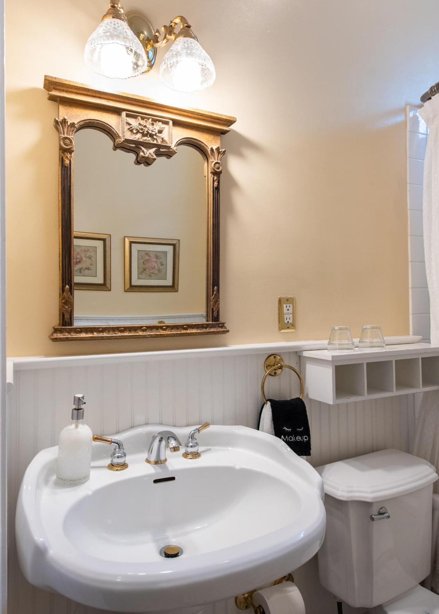 Dupont Mansion Bed & Breakfast ルイスビル 部屋 写真