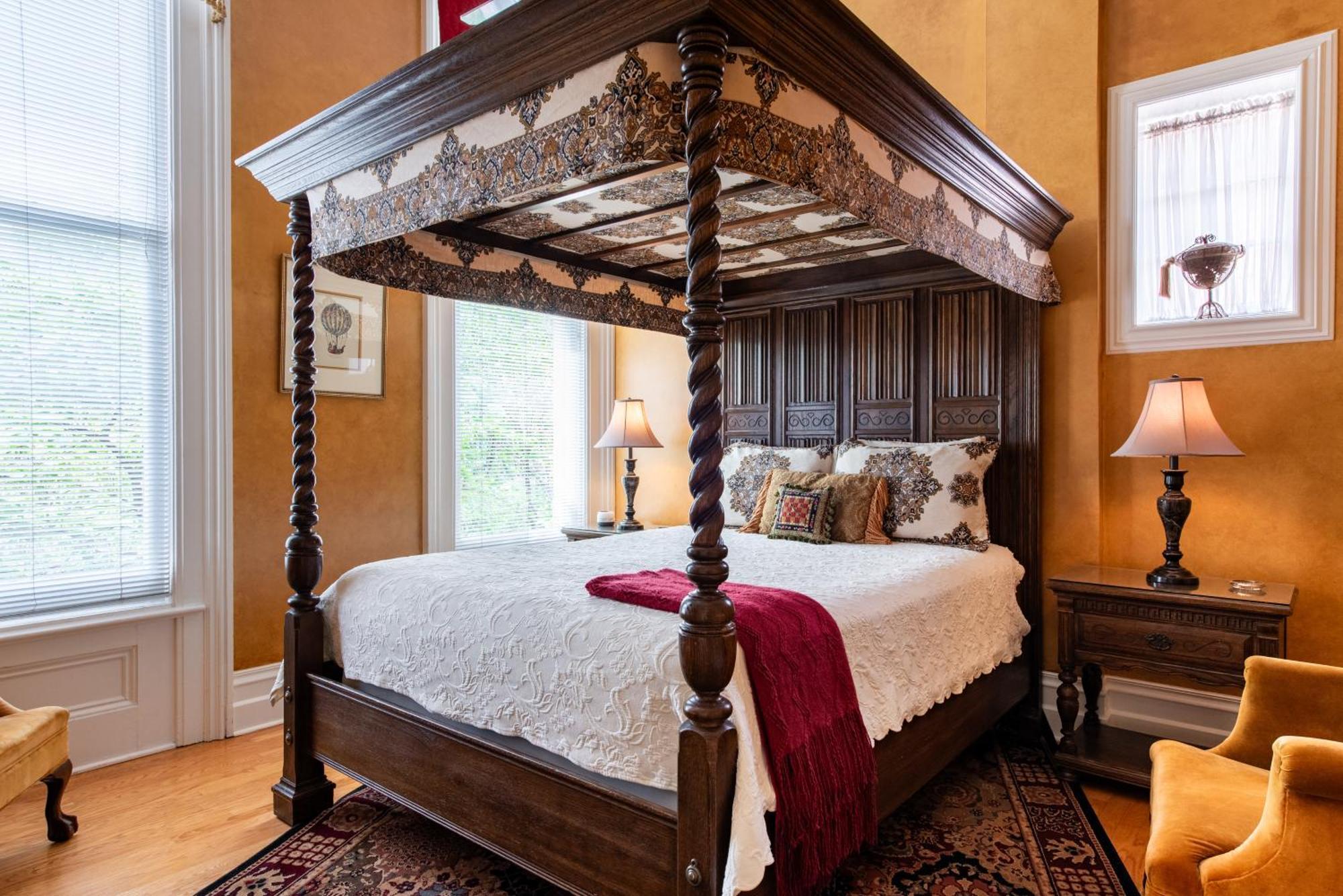 Dupont Mansion Bed & Breakfast ルイスビル 部屋 写真