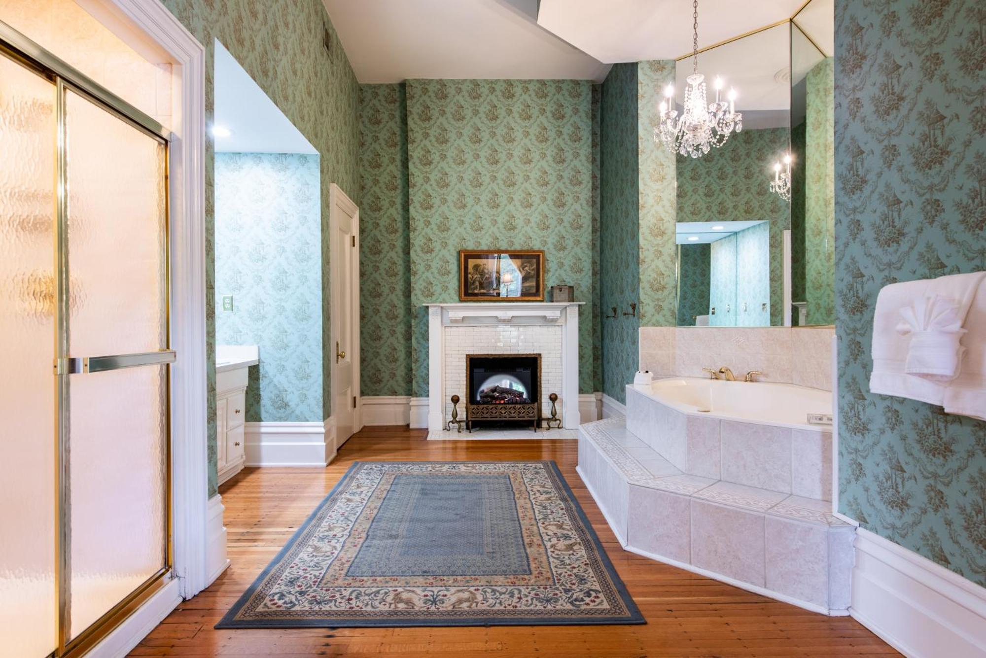 Dupont Mansion Bed & Breakfast ルイスビル 部屋 写真