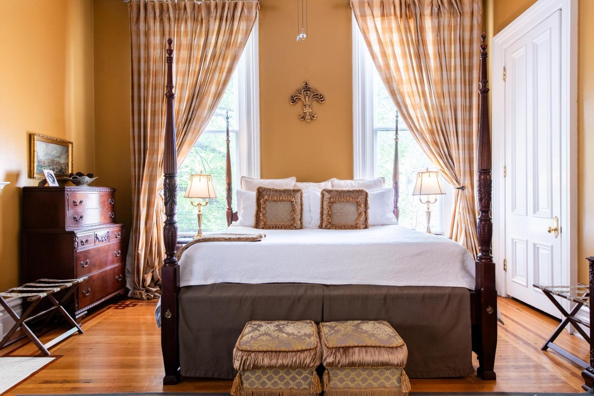 Dupont Mansion Bed & Breakfast ルイスビル 部屋 写真