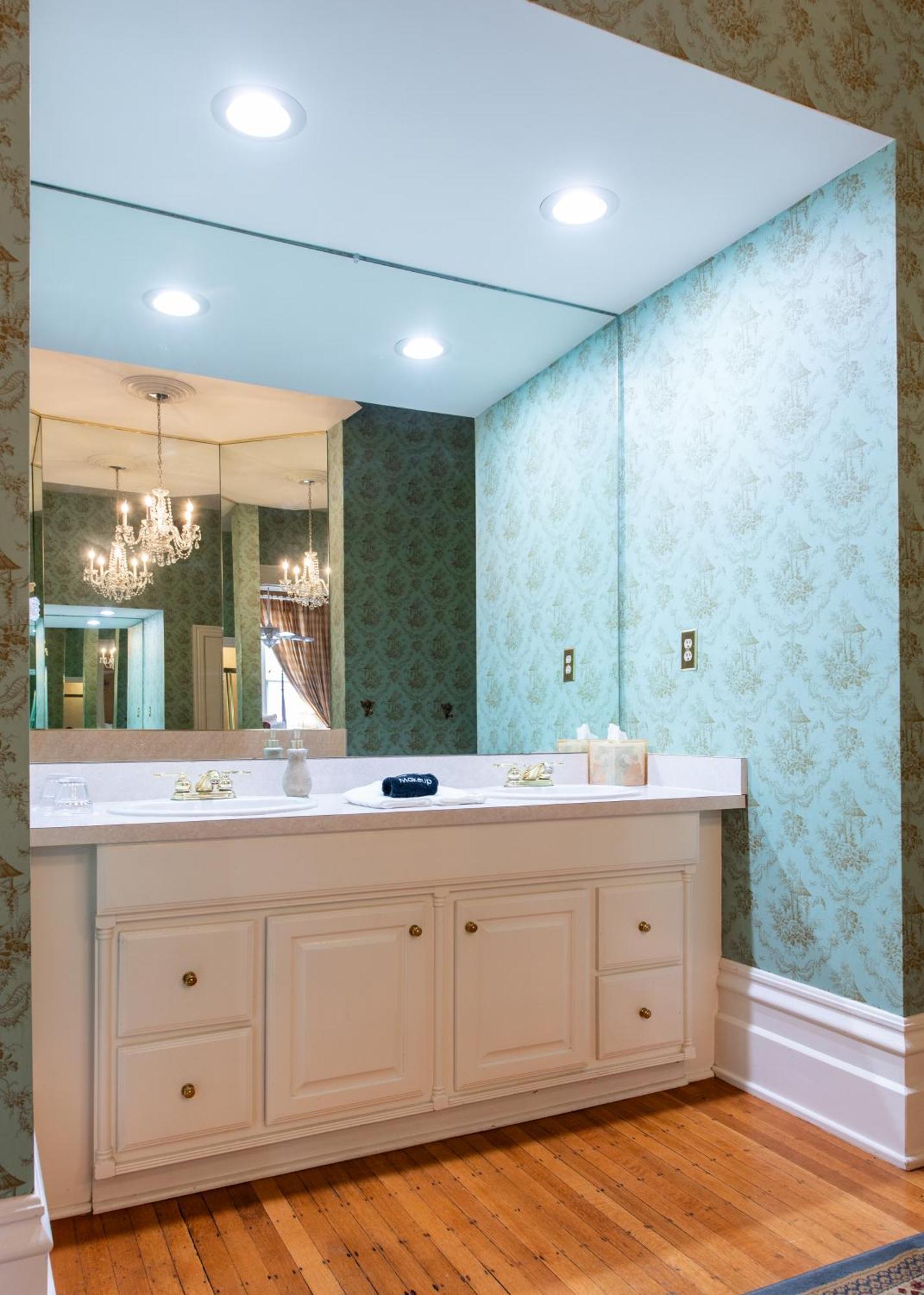 Dupont Mansion Bed & Breakfast ルイスビル 部屋 写真